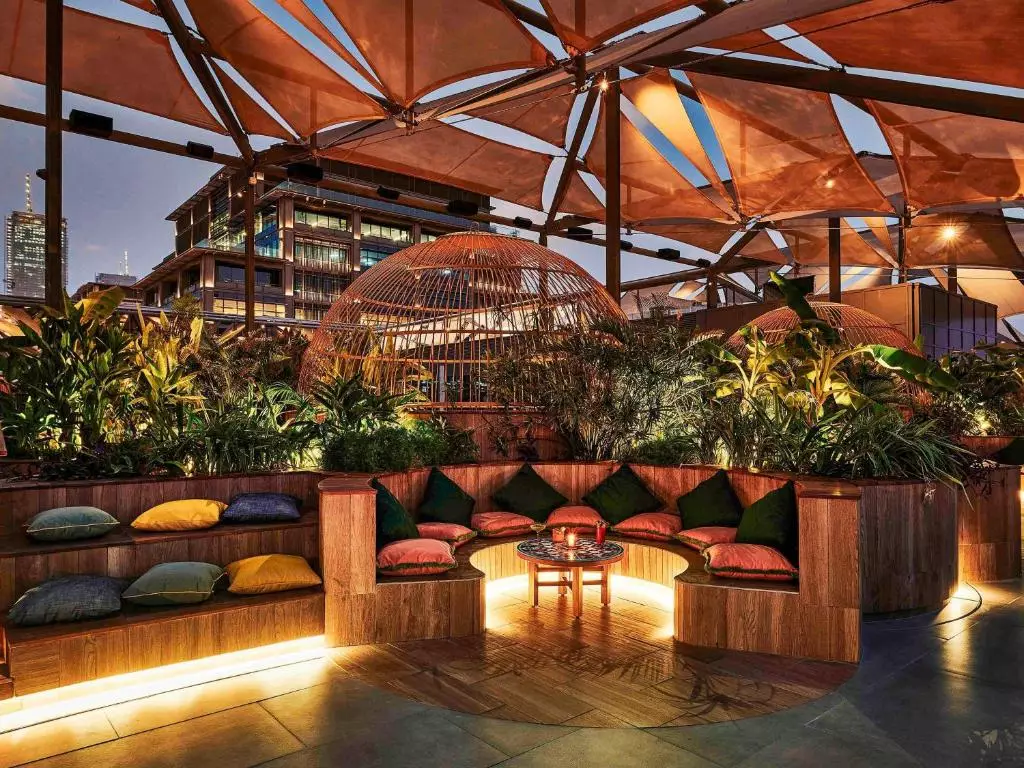 محوطه هتل-25-اورز